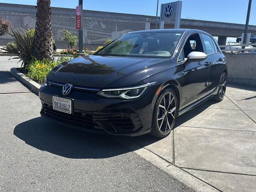 Deep Black Pearl 2024 Volkswagen Golf R 2.0T Manual
