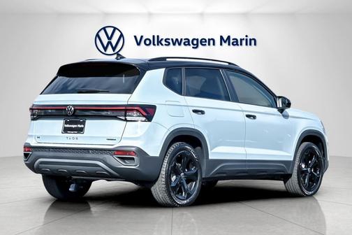 2026 Volkswagen Taos SE Black