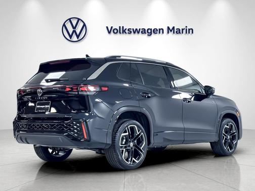 Deep Black Pearl 2026 Volkswagen Tiguan 2.0T SEL R-Line 4MOTION