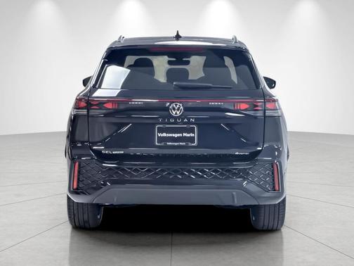 deep black pearl 2026 Volkswagen Tiguan 2.0T SEL R-Line 4MOTION