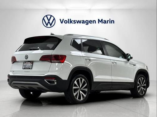 Pure White 2022 Volkswagen Taos 1.5T SE