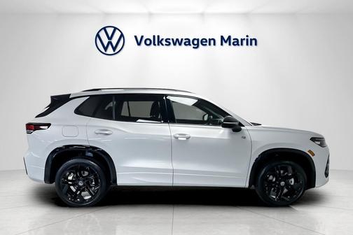 2026 Volkswagen Tiguan 2.0T SE R-Line Black 4MOTION