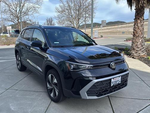 2025 Volkswagen Taos 1.5T SE