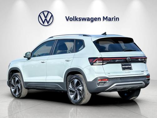 Monument Gray 2026 Volkswagen Taos SE