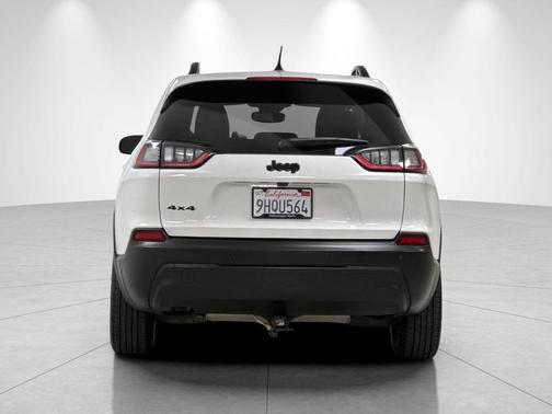 Bright White Clearcoat 2021 Jeep Cherokee Altitude