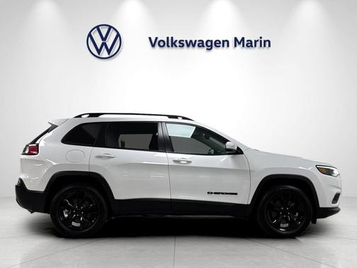 Bright White Clearcoat 2021 Jeep Cherokee Altitude