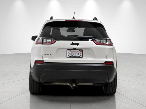 Bright White Clearcoat 2021 Jeep Cherokee Altitude