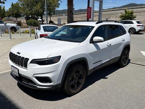 Bright White Clearcoat 2021 Jeep Cherokee Altitude