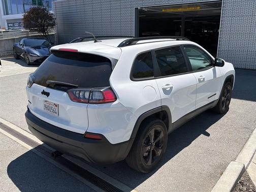 Bright White Clearcoat 2021 Jeep Cherokee Altitude