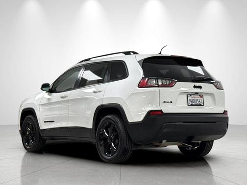 Bright White Clearcoat 2021 Jeep Cherokee Altitude