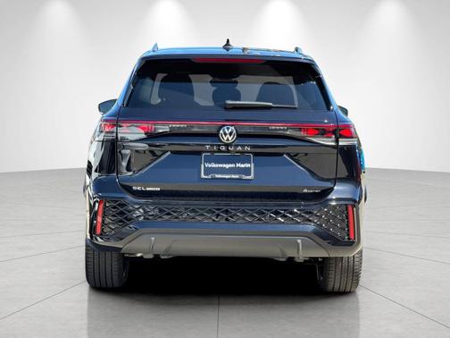 deep black pearl 2026 Volkswagen Tiguan 2.0T SEL R-Line 4MOTION