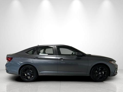 Platinum Gray Metallic 2026 Volkswagen Jetta 1.4T SE