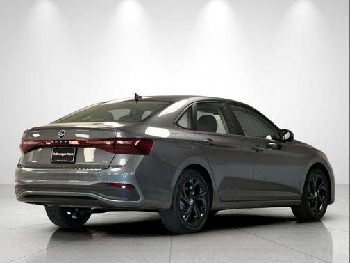Platinum Gray Metallic 2026 Volkswagen Jetta 1.4T SE