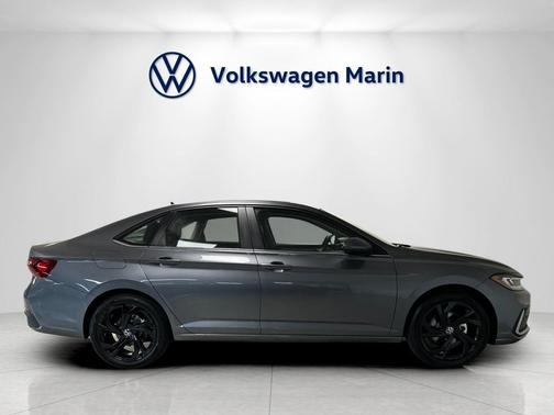 Platinum Gray Metallic 2026 Volkswagen Jetta 1.4T SE