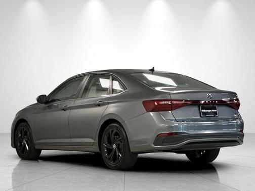 Platinum Gray Metallic 2026 Volkswagen Jetta 1.4T SE