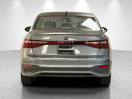 Platinum Gray Metallic 2026 Volkswagen Jetta 1.4T SE