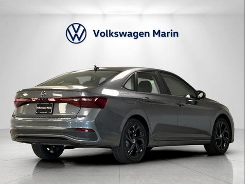 Platinum Gray Metallic 2026 Volkswagen Jetta 1.4T SE