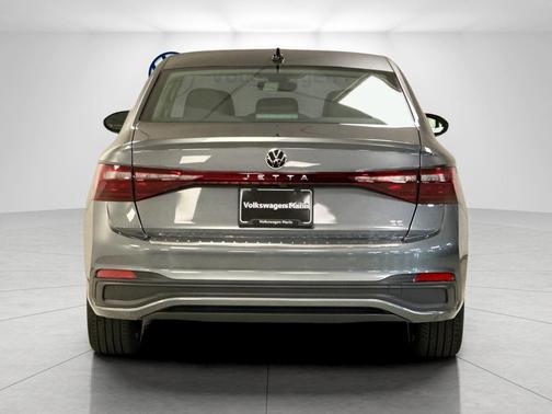 Platinum Gray Metallic 2026 Volkswagen Jetta 1.4T SE