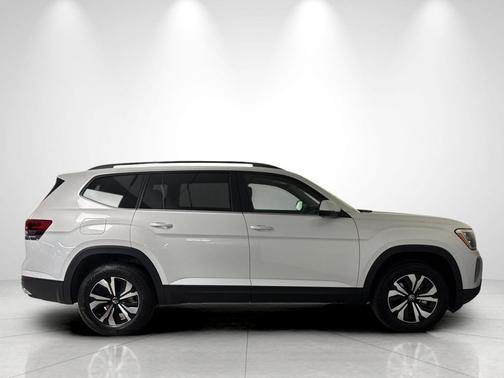opal white pearl 2026 Volkswagen Atlas 2.0T SE