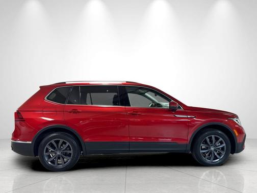Kings Red Metallic 2023 Volkswagen Tiguan 2.0T SE