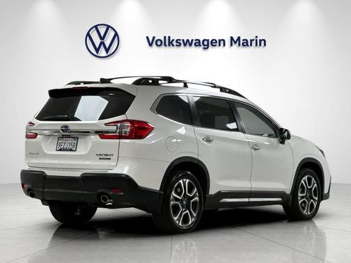 Crystal White Pearl 2023 Subaru Ascent Touring 7-Passenger