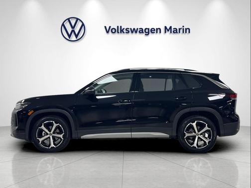 deep black pearl 2026 Volkswagen Tiguan 2.0T SE
