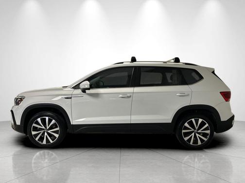 Pure White 2023 Volkswagen Taos 1.5T SE