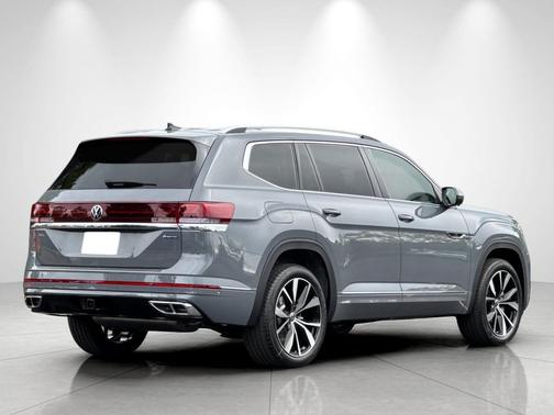 Pure Gray 2026 Volkswagen Atlas 2.0T SEL Premium R-Line 4MOTION