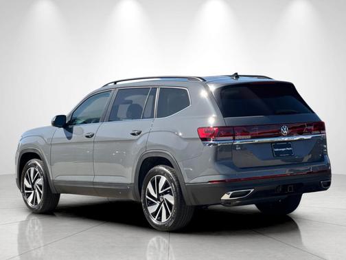 Pure Gray 2026 Volkswagen Atlas 2.0T SE w/Technology 4MOTION