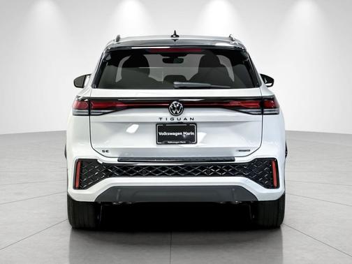 opal white pearl 2026 Volkswagen Tiguan 2.0T SE R-Line Black 4MOTION