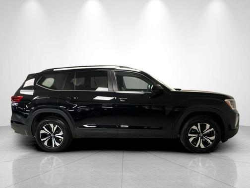 deep black pearl 2026 Volkswagen Atlas 2.0T SE