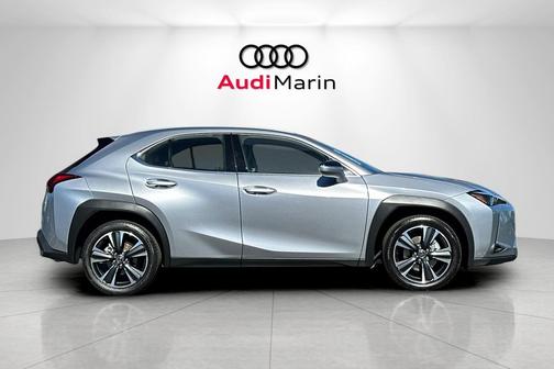 2025 Lexus UX 300h Base