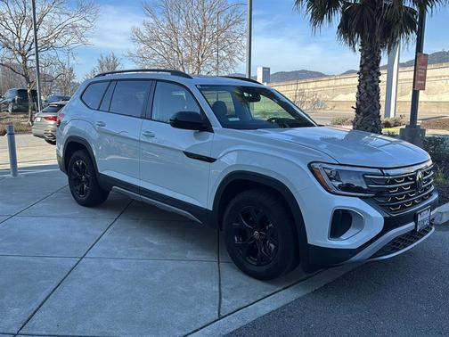 2025 Volkswagen Atlas 2.0T Peak Edition