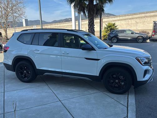 2025 Volkswagen Atlas 2.0T Peak Edition