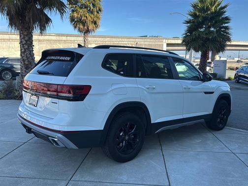 2025 Volkswagen Atlas 2.0T Peak Edition