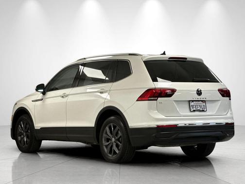 Opal White Pearl 2023 Volkswagen Tiguan 2.0T SE