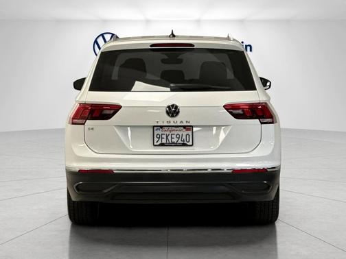Opal White Pearl 2023 Volkswagen Tiguan 2.0T SE