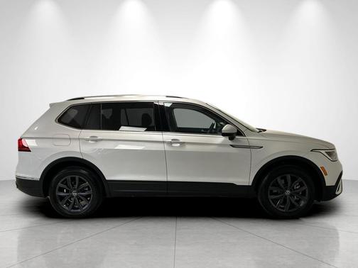 Opal White Pearl 2023 Volkswagen Tiguan 2.0T SE
