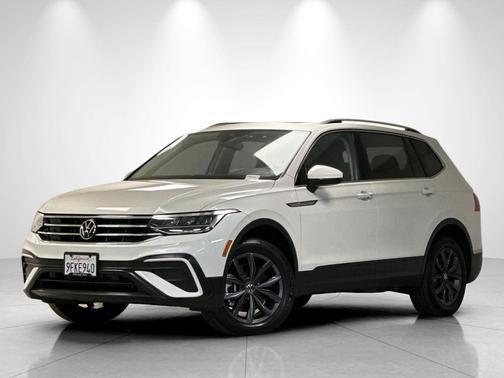 Opal White Pearl 2023 Volkswagen Tiguan 2.0T SE