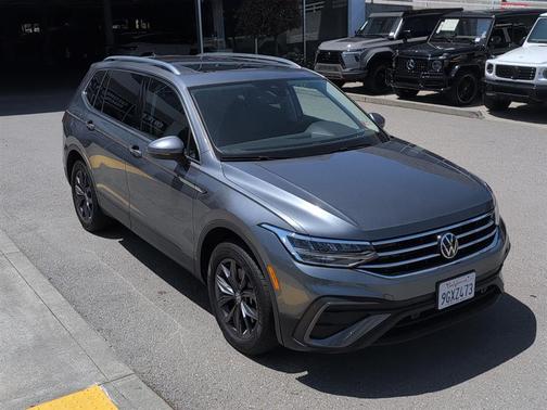 Platinum Gray Metallic 2023 Volkswagen Tiguan 2.0T SE