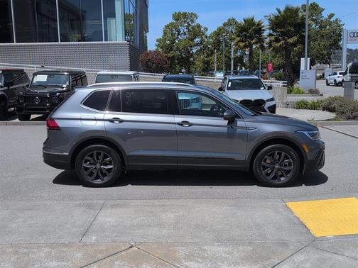 Platinum Gray Metallic 2023 Volkswagen Tiguan 2.0T SE