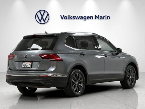 Platinum Gray Metallic 2023 Volkswagen Tiguan 2.0T SE