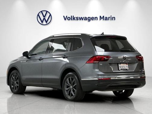 Platinum Gray Metallic 2023 Volkswagen Tiguan 2.0T SE