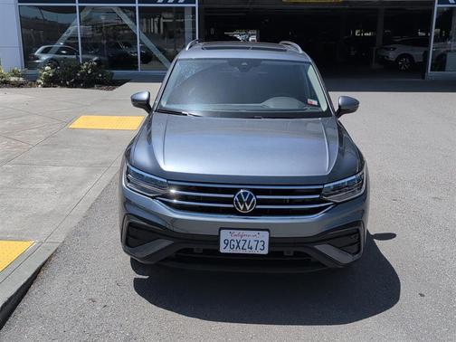 Platinum Gray Metallic 2023 Volkswagen Tiguan 2.0T SE