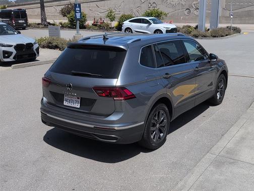 Platinum Gray Metallic 2023 Volkswagen Tiguan 2.0T SE