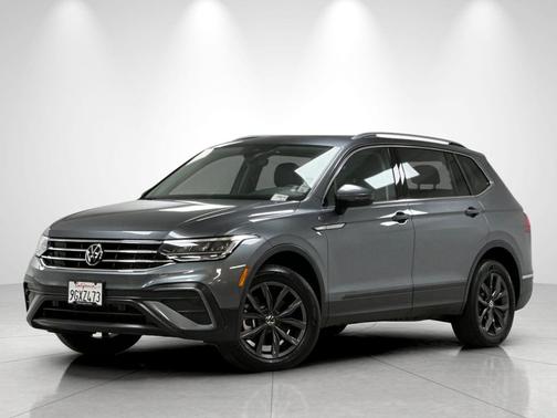 Platinum Gray Metallic 2023 Volkswagen Tiguan 2.0T SE