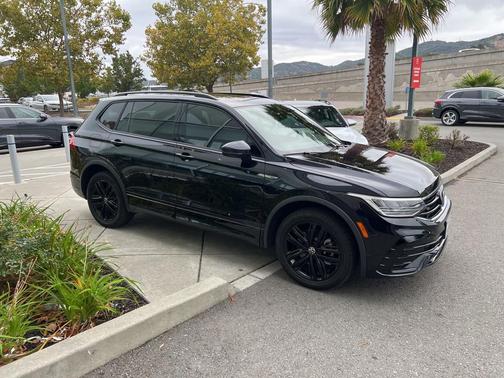 2022 Volkswagen Tiguan 2.0T SE R-Line Black 4MOTION