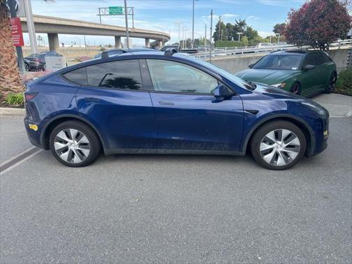 2022 Tesla Model Y Long Range Dual Motor All-Wheel Drive