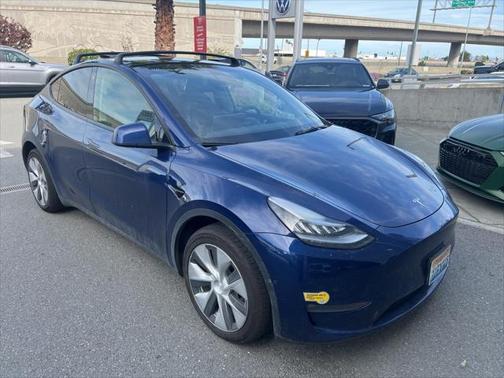 2022 Tesla Model Y Long Range Dual Motor All-Wheel Drive