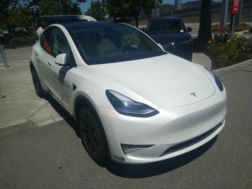 2025 Tesla Model Y Long Range Dual Motor All-Wheel Drive
